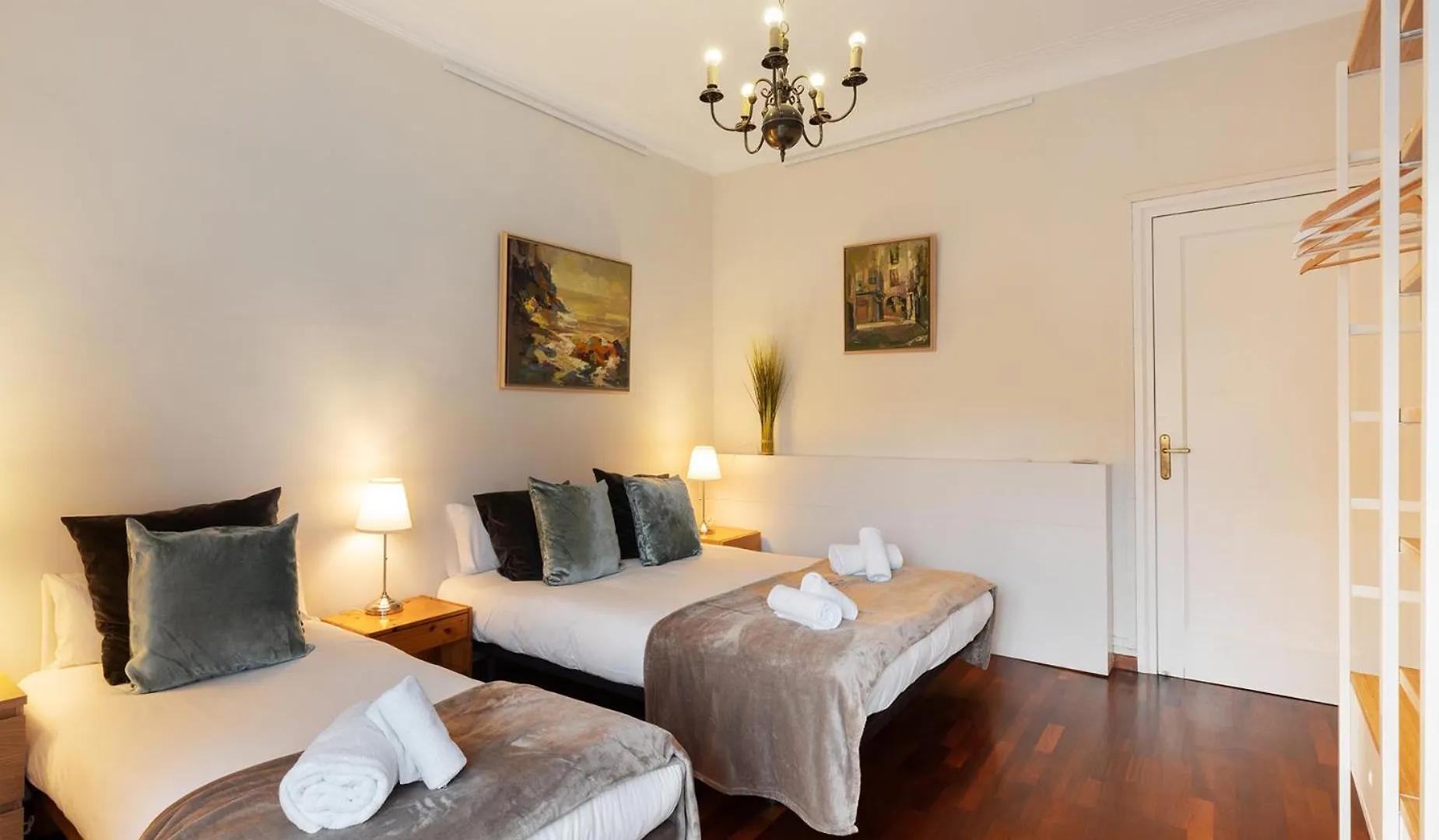 Large & Beautiful Apartment 4Min From Passeig De Gracia 巴塞罗那