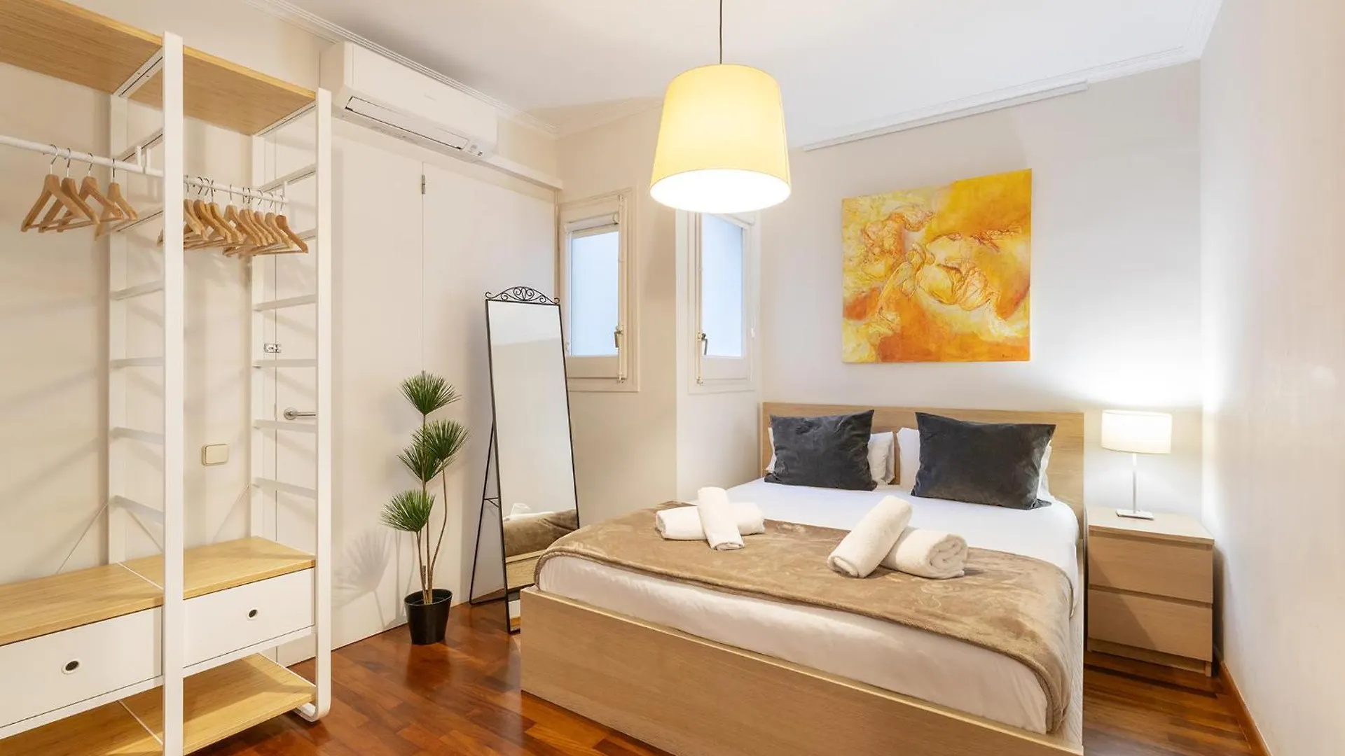 ברצלונה Large & Beautiful Apartment 4Min From Passeig De Gracia