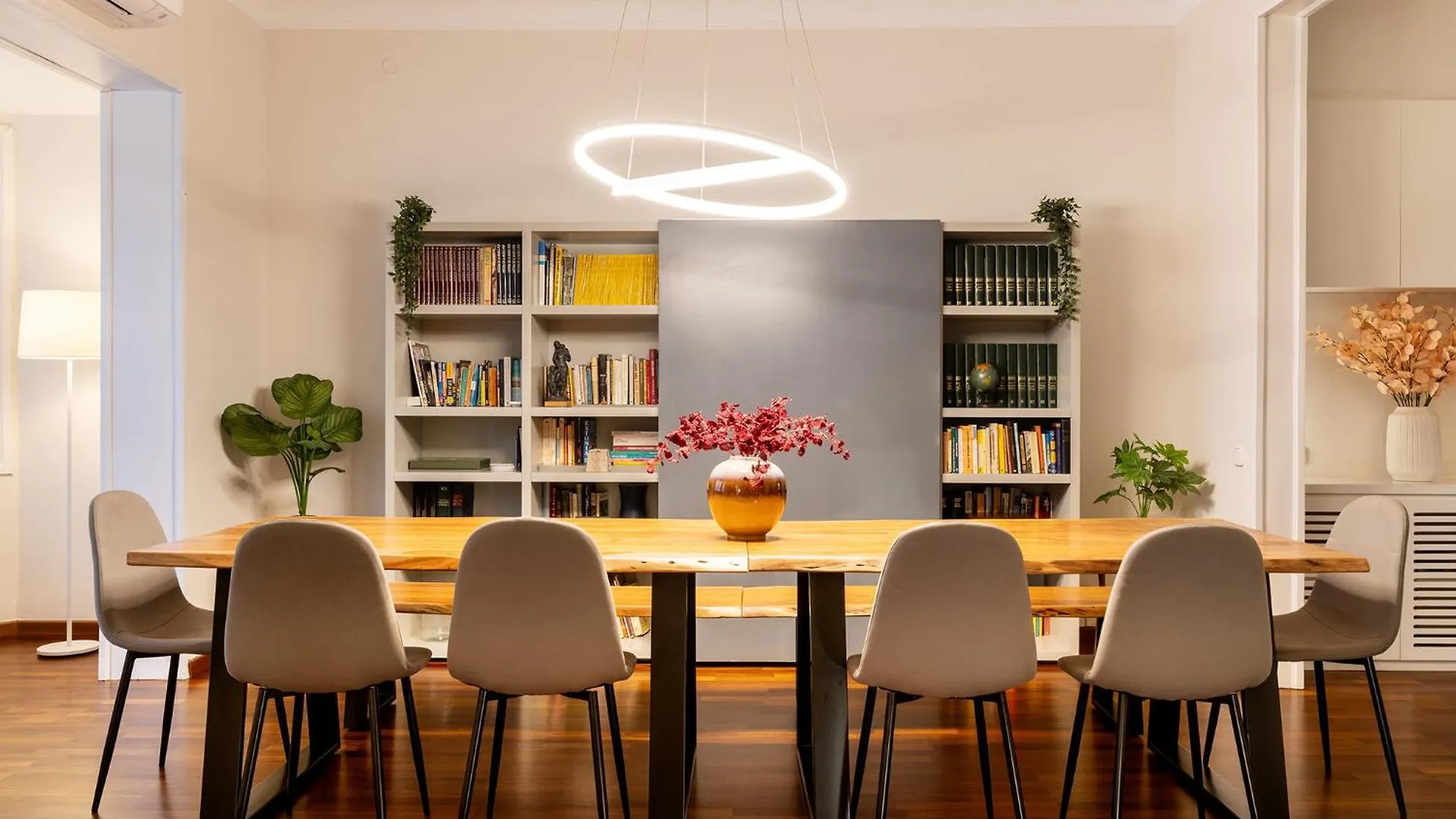 Large & Beautiful Apartment 4Min From Passeig De Gracia 巴塞罗那 0*,  西班牙