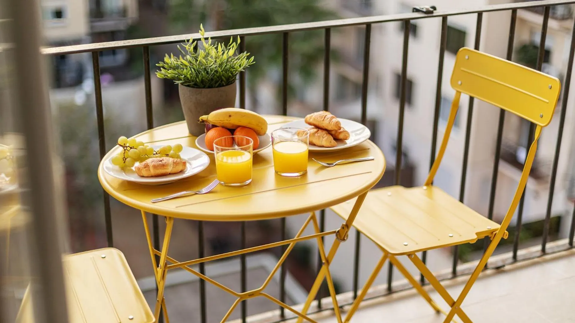 Large & Beautiful Apartment 4Min From Passeig De Gracia 巴塞罗那