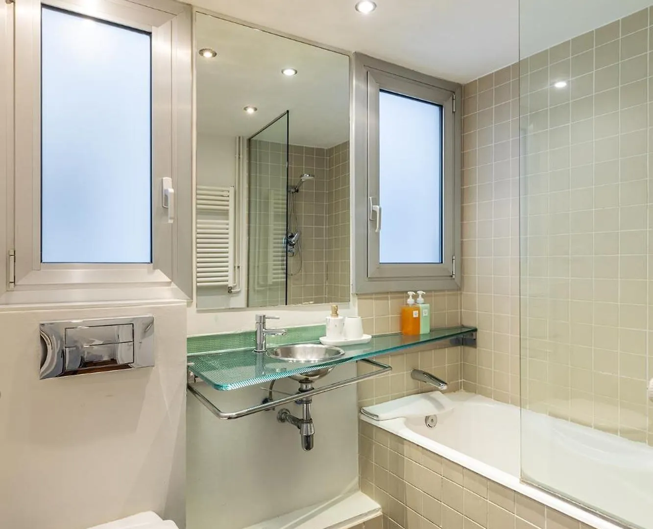 Large & Beautiful Apartment 4Min From Passeig De Gracia 巴塞罗那