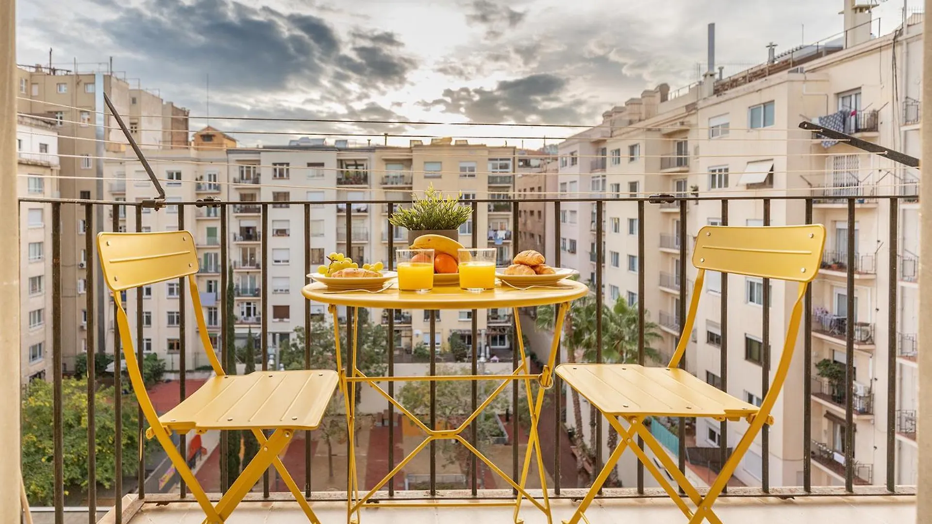 Large & Beautiful Apartment 4Min From Passeig De Gracia 巴塞罗那