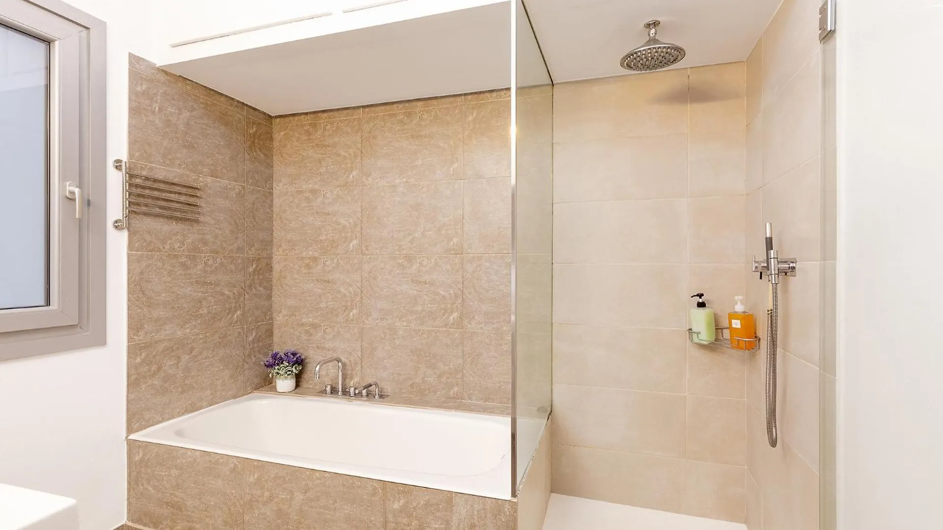 Large & Beautiful Apartment 4Min From Passeig De Gracia 巴塞罗那 西班牙