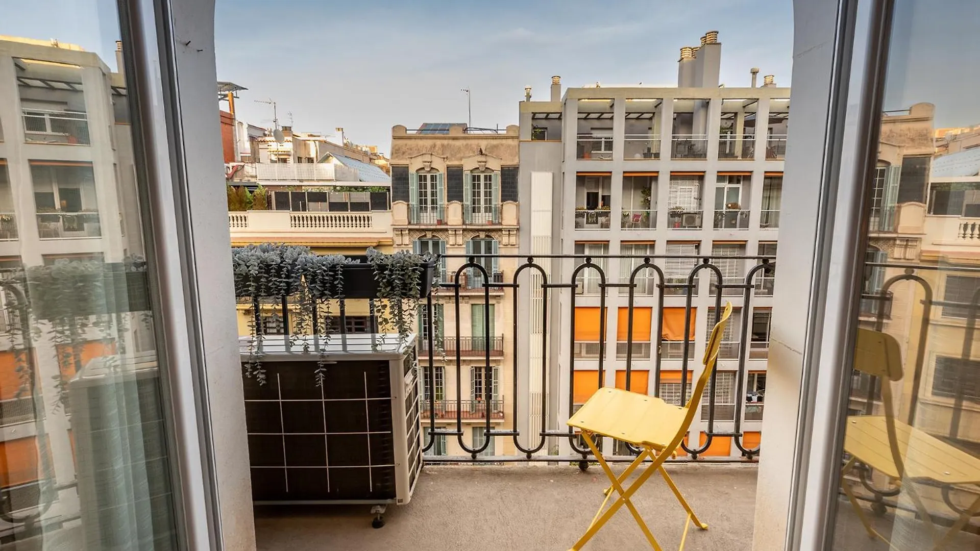 Large & Beautiful Apartment 4Min From Passeig De Gracia 巴塞罗那