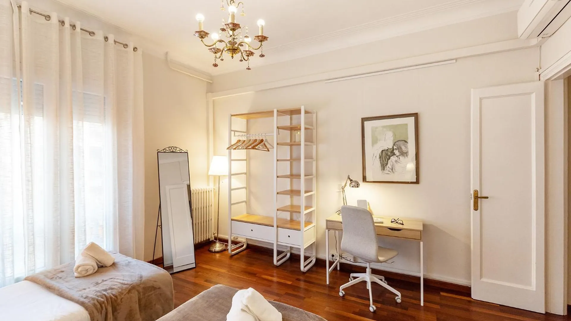 Large & Beautiful Apartment 4Min From Passeig De Gracia 巴塞罗那 0*,  西班牙