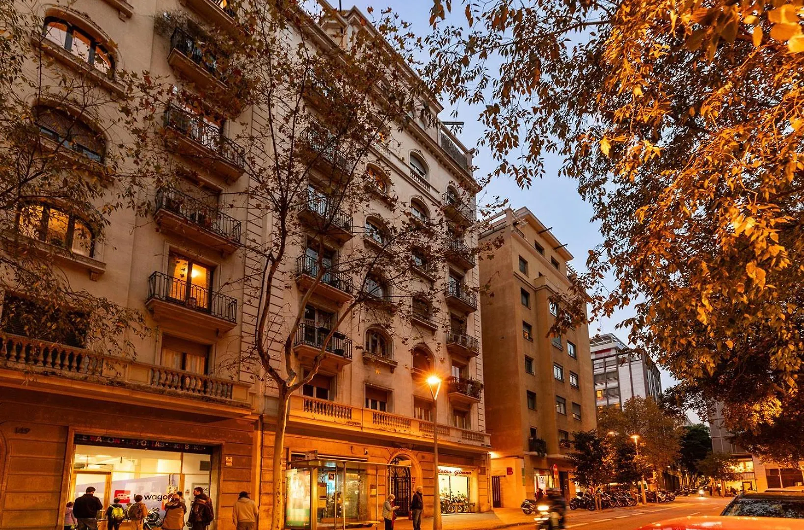 ברצלונה Large & Beautiful Apartment 4Min From Passeig De Gracia