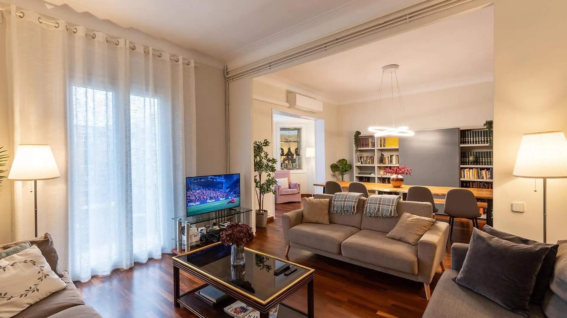 Large & Beautiful Apartment 4Min From Passeig De Gracia 巴塞罗那